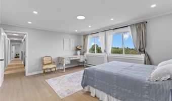 10 J H Dwyer Dr, Middletown, RI 02842