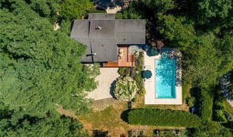 72 Summerfield Ln, Middletown, RI 02842