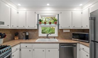 40 Sage Dr, Warwick, RI 02886
