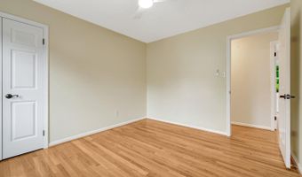 4003 KLOMAN St, Annandale, VA 22003
