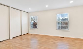 6630 MEDINAH Ln, Alexandria, VA 22312
