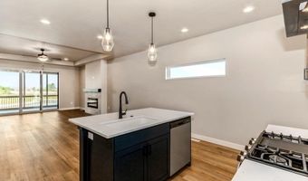 785 Clover Hill Dr, North Liberty, IA 52317