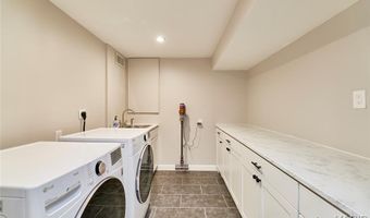 1093 Del Ebro Dr, Ballwin, MO 63011