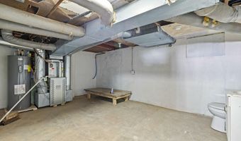 110 W Locust St, Aurora, MO 65605