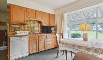136 N Chillicothe Rd, Aurora, OH 44202