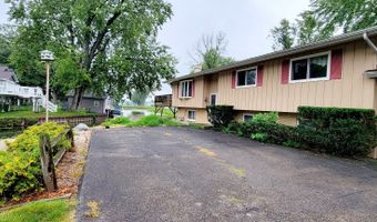41511 N Country Club Dr, Antioch, IL 60002