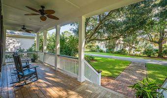 4 Waterbird Dr, Beaufort, SC 29907