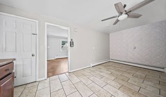 69 Sunshine Cir, Bridgeport, CT 06606