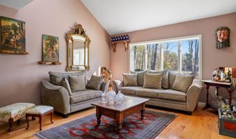 417 Candia Rd, Chester, NH 03036
