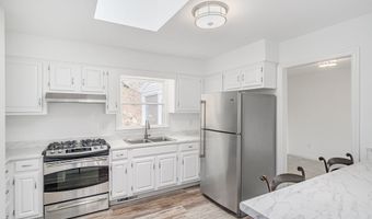 23 Oak Grove Rd, Brookfield, CT 06804