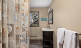 11 Renfrew Ave, Middletown, RI 02842