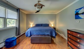 4 Fairway Ct, Albany, NY 12208