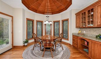 679 DEEP WOODS Dr, Aurora, OH 44202