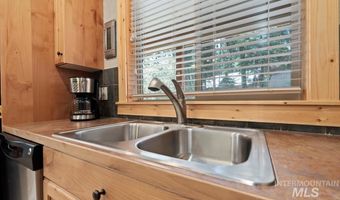 23 Waterline Ln, Cascade, ID 83611