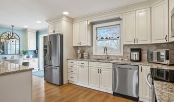 53 Clearview Dr, Brookfield, CT 06804