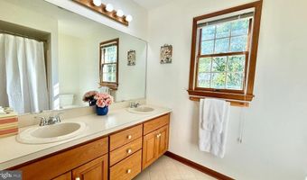 26 POLING FARM Ct, Belle Mead, NJ 08502