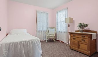 983 Roseland Rd, Alliance, OH 44601