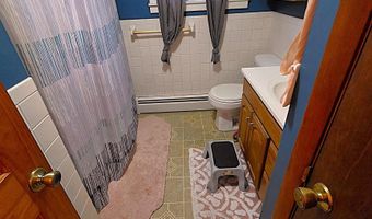 7 Westwood Pkwy, Barre, VT 05641