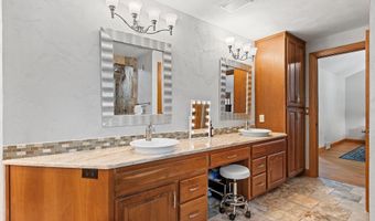 3901 N MILLWOOD Dr, Appleton, WI 54913