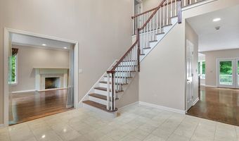 1 Mountaincrest Dr, Cheshire, CT 06410
