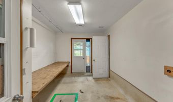 662 E 1452 Rd, Baldwin City, KS 66006