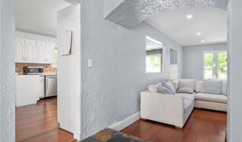 8 Westgate Rd, Cumberland, RI 02864