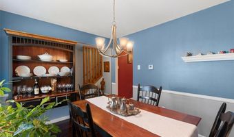 2376 Hiddengarden Ct, Ballwin, MO 63021