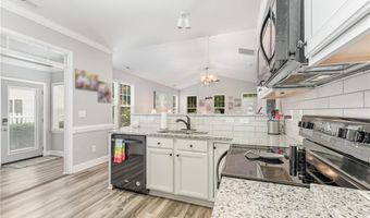 197 Parkview Ln, Advance, NC 27006