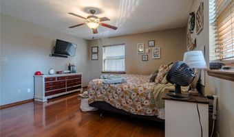 104 Caulder Dr, Chickasha, OK 73018