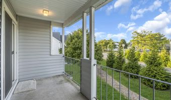 1813 Waters Edge Dr, Toms River, NJ 08753
