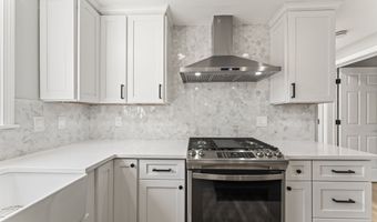15 Berkshire Dr, Brookfield, CT 06804