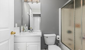 33 Fox Point Ct NE, Ada, MI 49301