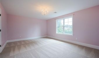 2 Bluemead Farm Ln, Barrington, RI 02806