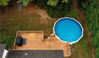 621 Van Oaks Dr, Amherst, OH 44001