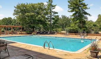 1016 S WAYNE St 302, Arlington, VA 22204