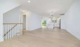 15 E Cross Trl 15, Danbury, CT 06810