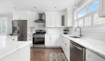 36 Wanda St, Narragansett, RI 02882