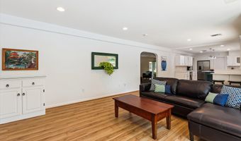 6916 PACIFIC Ln, Annandale, VA 22003