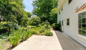 8202 EXCALIBUR Ct, Annandale, VA 22003
