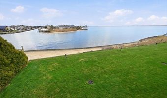 1 Victoria Dr, Amityville, NY 11701