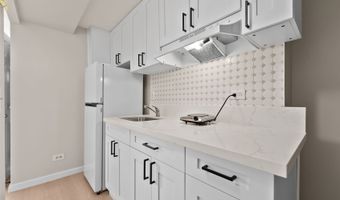 2525 Date St 1303, Honolulu, HI 96826