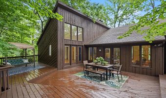 7606 Leyton Dr SE, Ada, MI 49301