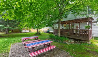899 E Shore Dr, Adirondack, NY 12808