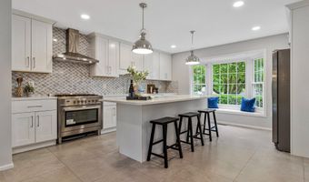 9908 KENTSDALE Dr, Potomac, MD 20854