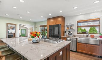 330 N Country Club Dr, Addison, IL 60101
