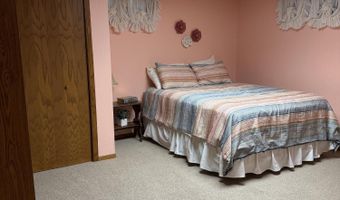 1899 Eisenhower Cir, Aberdeen, SD 57401