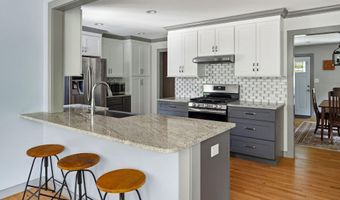 1302 Crest Dr, Aberdeen, NC 28315