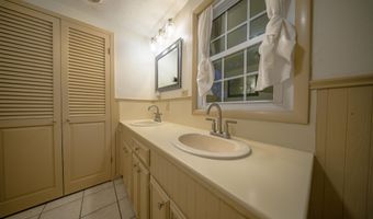 4 Orange Ln, Arkansas City, KS 67005