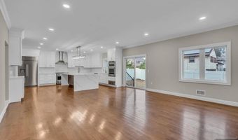 55 Maiden Ln, Bergenfield, NJ 07621