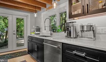 28 SWAN St, Lambertville, NJ 08530